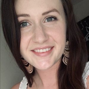 Meet your Posher, Abbey